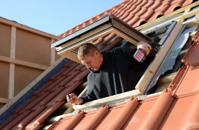 Pose de fenêtres de toit Velux à Strueth